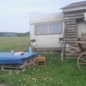 Rustykalna przyczepa z aneksem