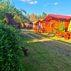 Domki letniskowe nad jeziorem w Sielpi 