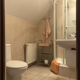 Pokoje gościnne u Ani, pokoje, noclegi, sala do wynajęcia. Kwatera prywatna.